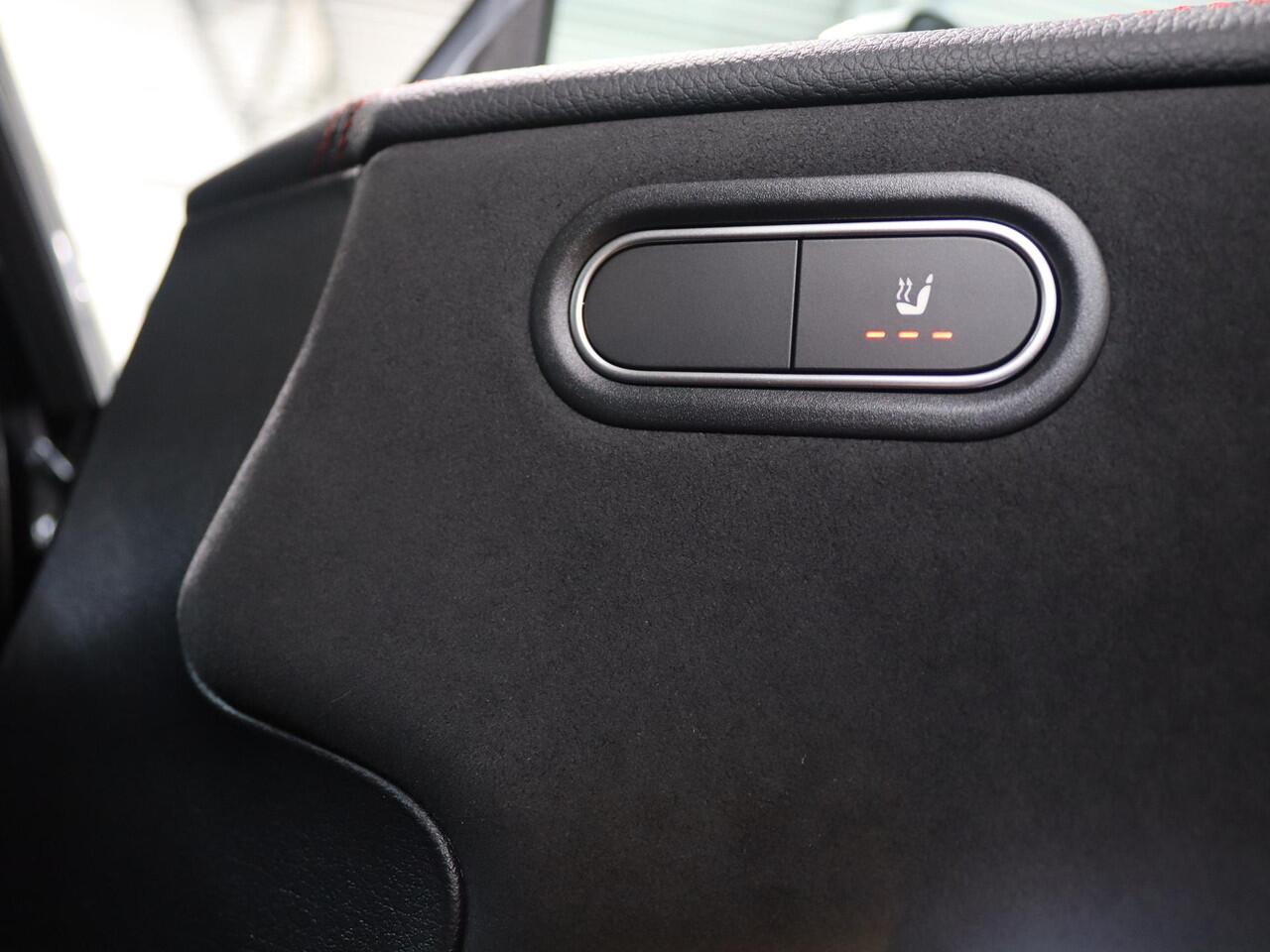 Mercedes-Benz CLA-KLASSE Shooting Brake 250e Business Solution AMG | Panoramaschuifdak | Nightpakket | 19 inch AMG-Velgen