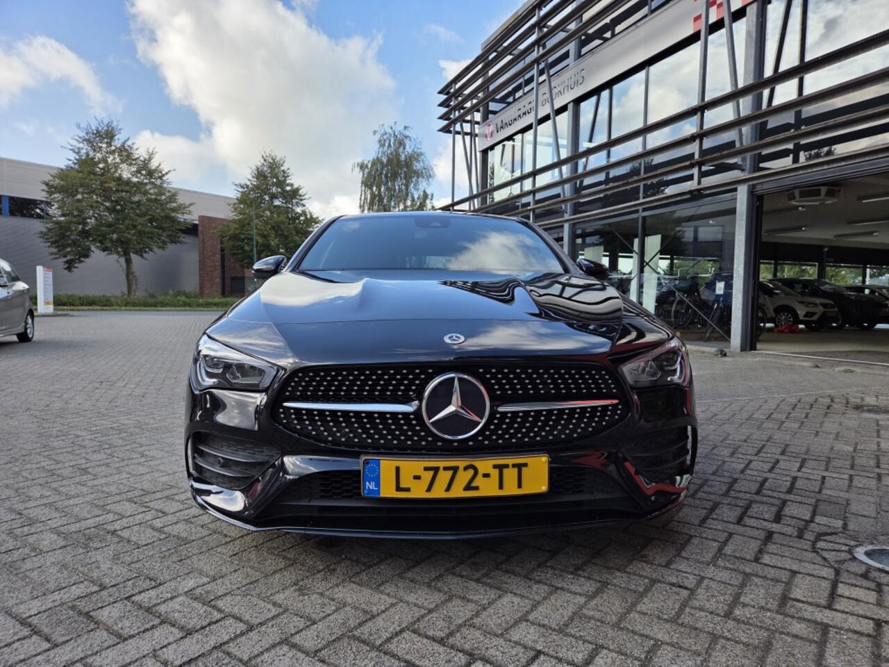 Mercedes-Benz CLA-KLASSE 180 Business S. AMG Line | Stoel verw. | Navi