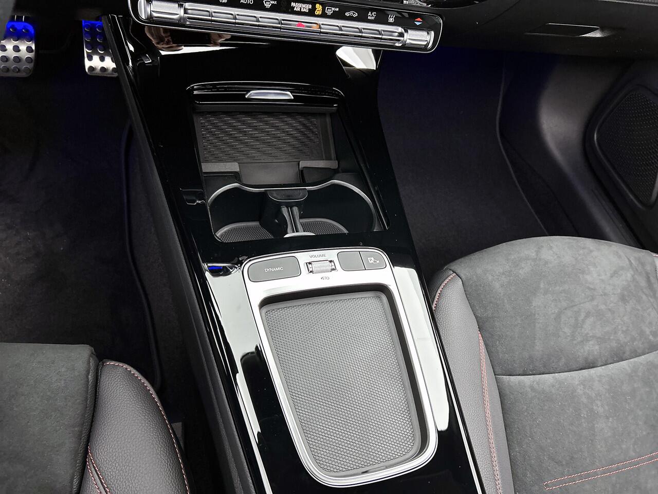 Mercedes-Benz CLA-KLASSE Shooting Brake 250 e Business Solution AMG | Nightpakket | Smartphone-integratie | Multibeam LED | Panoramaschuifdak | Stoelverwarming voor | Sfeerverlichting | KEYLESS-GO comfortpakket |