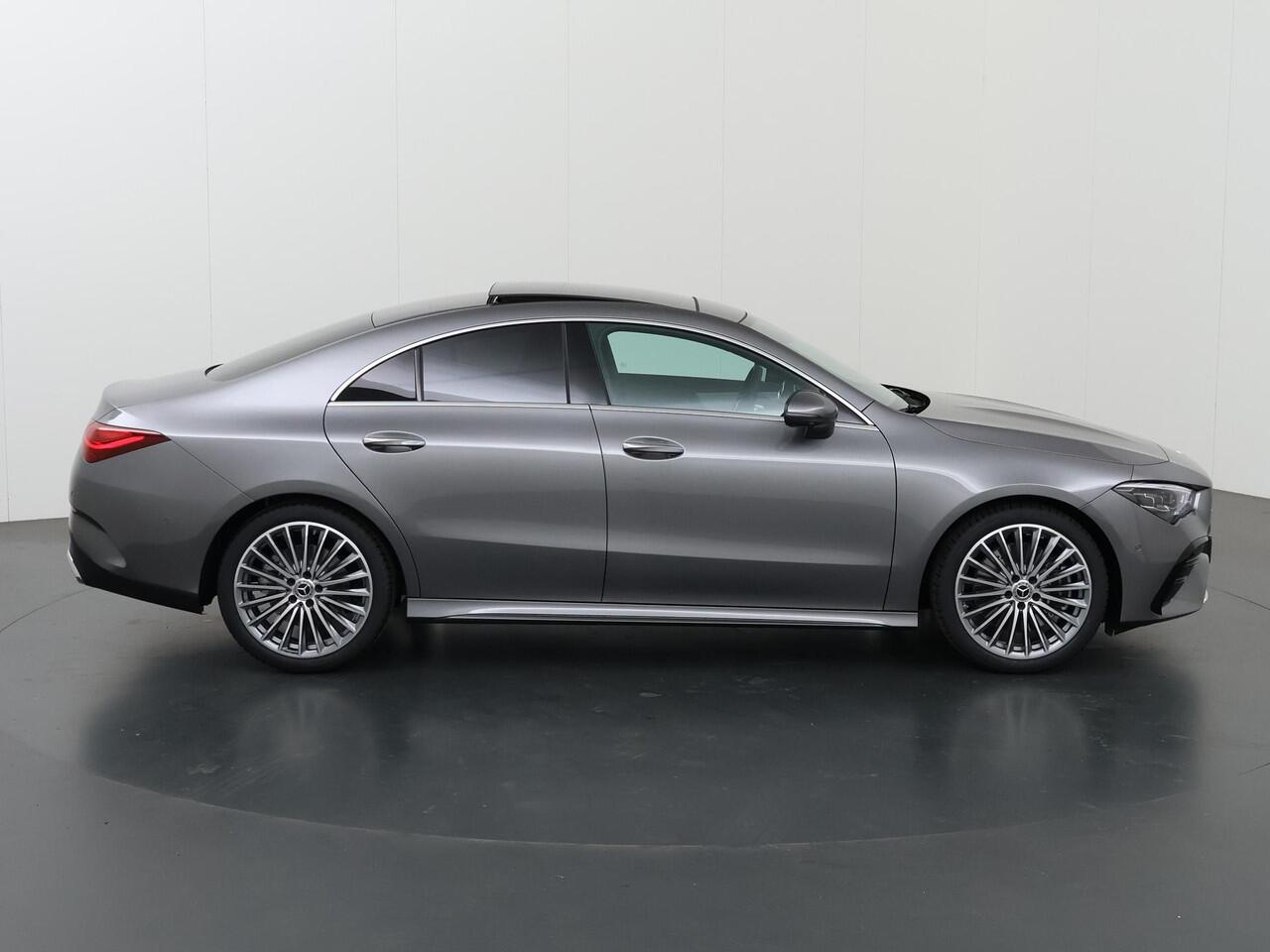 Mercedes-Benz CLA-KLASSE 180 Business Solution AMG | Rijassistentie pakket plus | Winter pakket | Burmester | Panoramaschuifdak | Techniek pakket | Trekhaak | Head-Up Display |