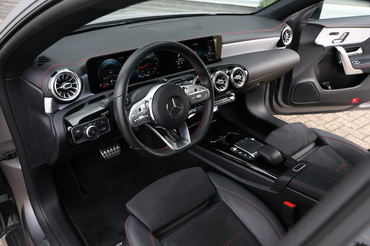 Mercedes-Benz CLA-KLASSE 200 164PK AMG Night Aut. Pano|Trekh|Elek stoelen|Mat|Sfeervl