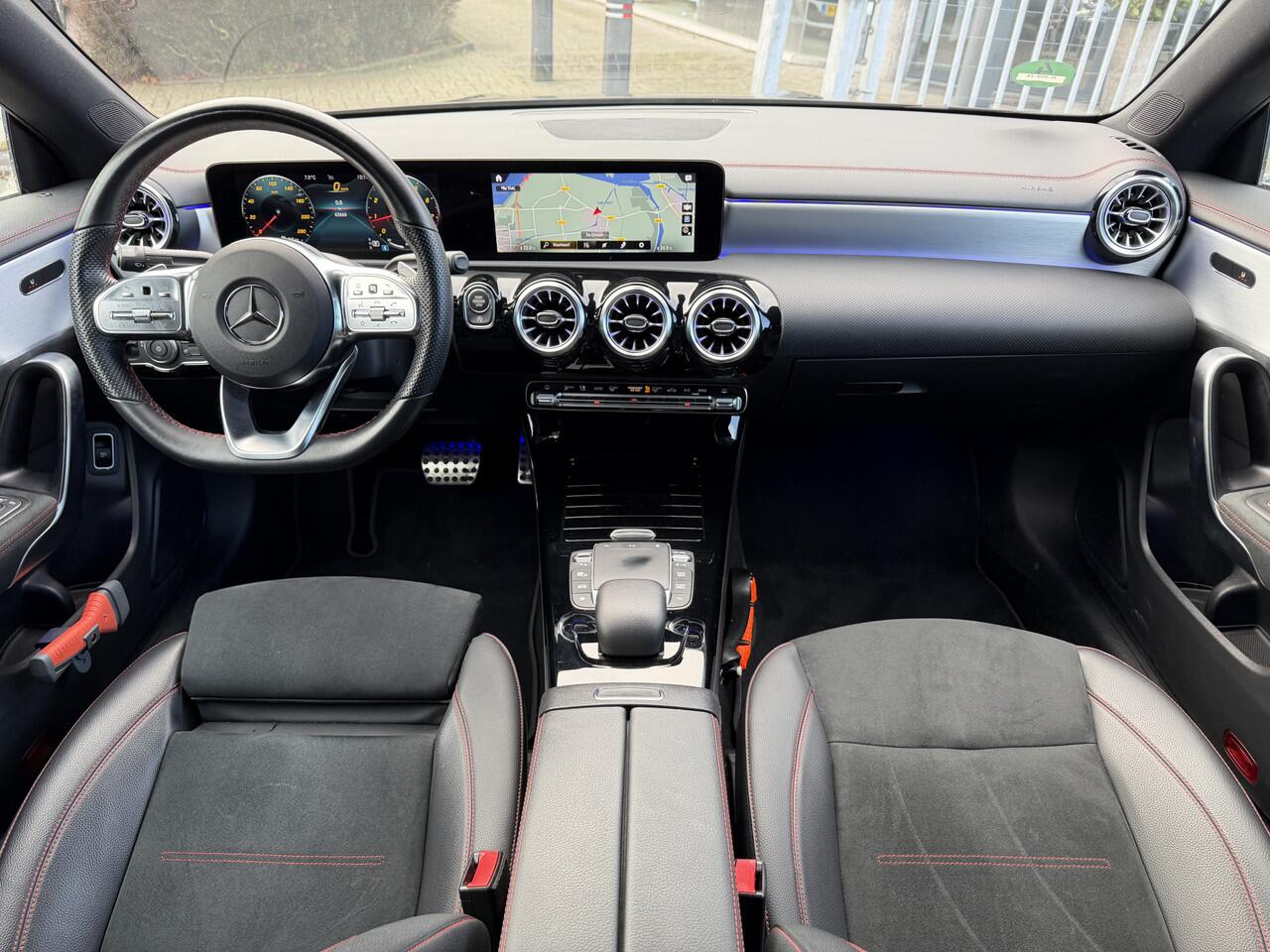 Mercedes-Benz CLA-KLASSE 200 AMG Line Premium Trekhaak | Stoelverw. | Camera |