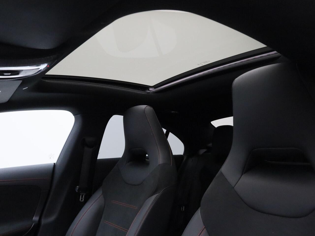 Mercedes-Benz CLA-KLASSE 250 e Business Solution AMG Limited | PANO | CAMERA | MEMORY | SFEERVERLICHTING | STOELVERWARMING