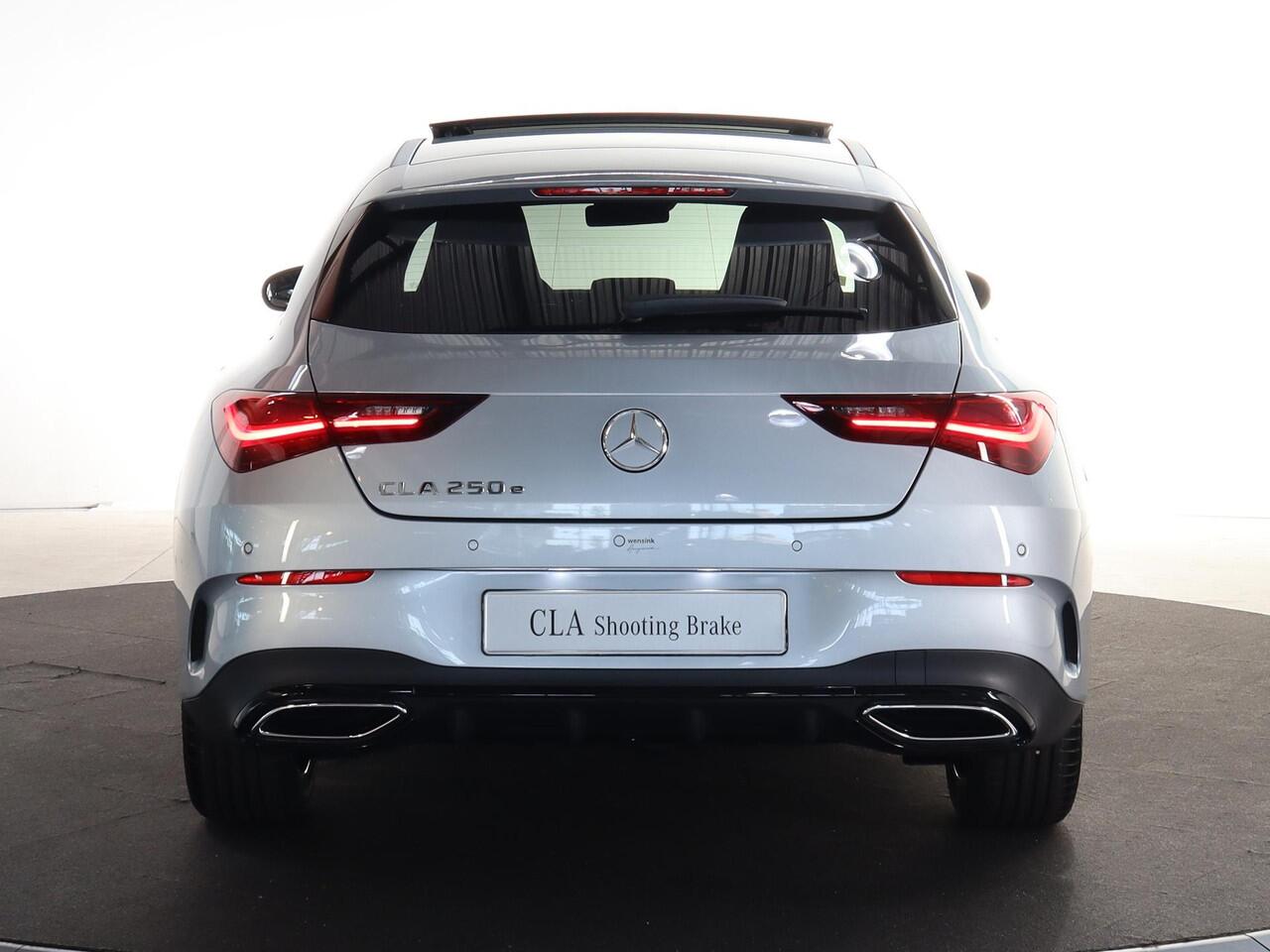 Mercedes-Benz CLA-KLASSE Shooting Brake 250e Business Solution AMG | Panoramaschuifdak | Night | Achteruitrijcamera| Stoelverwarming voor | LED koplampen | Afneembare Trekhaak | Apple Carplay / Android auto