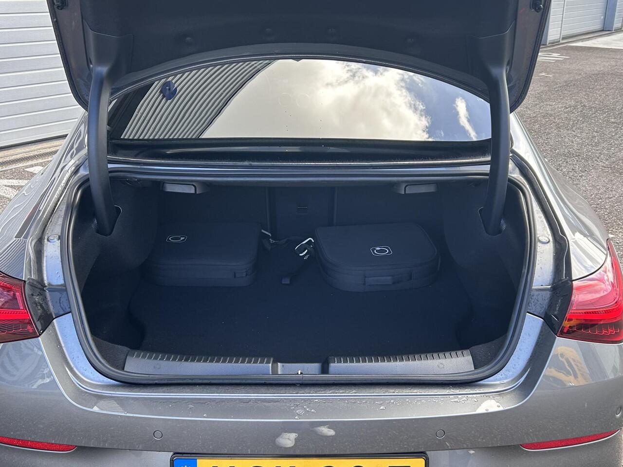 Mercedes-Benz CLA-KLASSE 250 e Star Edition AMG | Panoramadak | Apple CarPlay | Android Auto | Sfeerverlichting | Stoelverwarming | Parkeersensoren | Achteruitrijcamera | Elektrisch Inklapbare Buitenspiegels