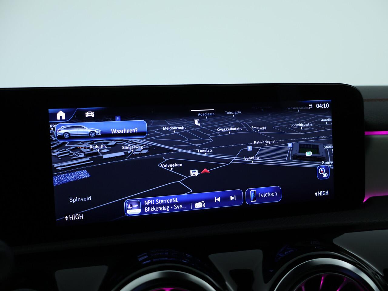 Mercedes-Benz CLA-KLASSE Shooting Brake 180 AMG Sportpakket | Keyless Go | Sfeerverlichting | Car Play | Stoelverwarming | Parkeerpakket met Camera | Inclusief 24 maanden Mercedes-Benz Certified garantie voor Europa.