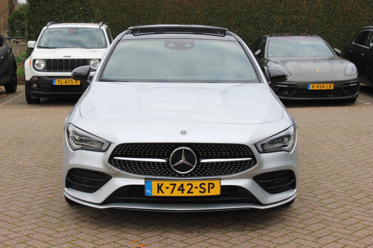 Mercedes-Benz CLA-KLASSE Shooting Brake 200 Business Solution AMG / Trekhaak / Panoramadak / Camera / Memory seats / Keyless / 18'' / Sfeerverlichting / Matrix LED / Navigatie / Stoelverwarming / Cruise Control