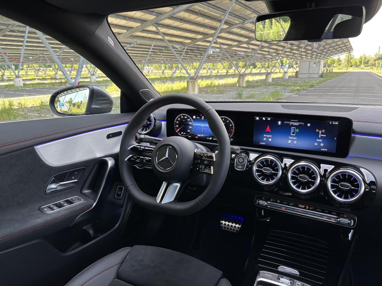 Mercedes-Benz CLA-KLASSE 180 Business Solution AMG | Panoramadak | Burmester | Trekhaak | Rijassistentiepakket | Winter pakket | 360 camera |