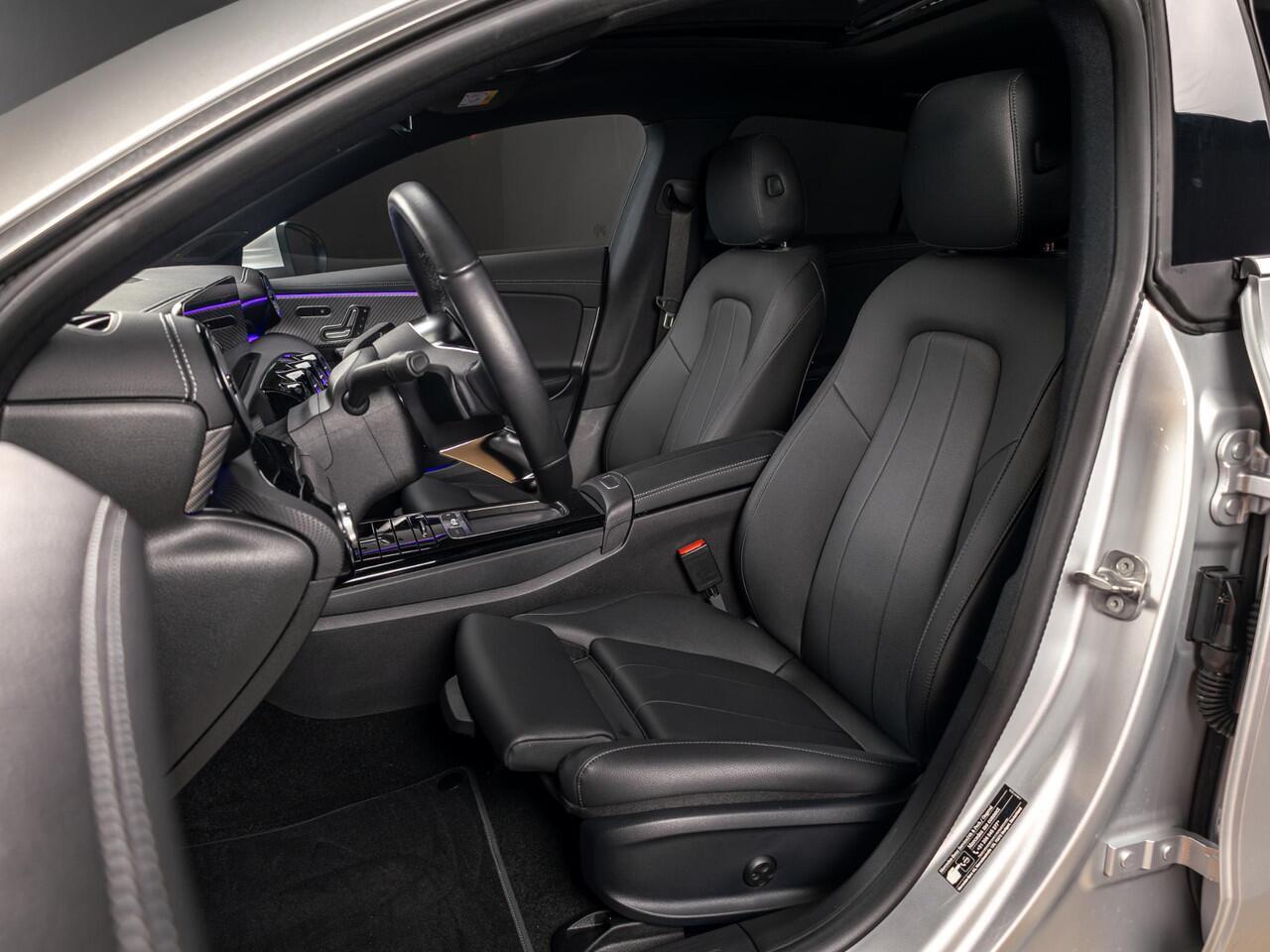 Mercedes-Benz CLA-KLASSE Shooting Brake 200 Luxury Line Panorama dak | Trekhaak