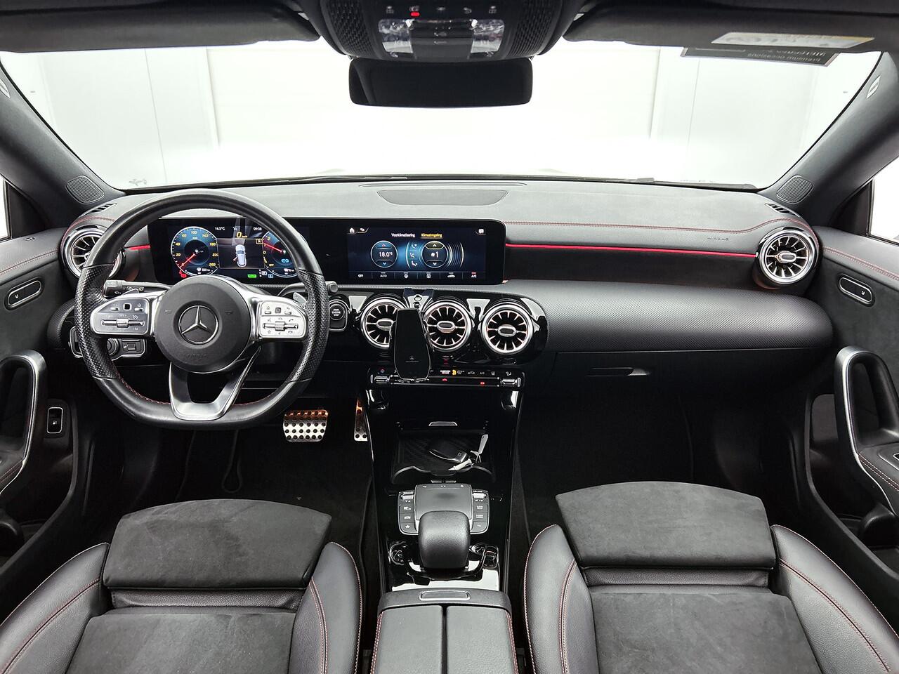 Mercedes-Benz CLA-KLASSE Shooting Brake 250 e Business Solution AMG Limited 5 spaaks lichtmetalen velgen | MBUX wide screen | Navigatie | Parking support met camera achter | Inclusief 24 maanden MB Certified garantie voor Europa.