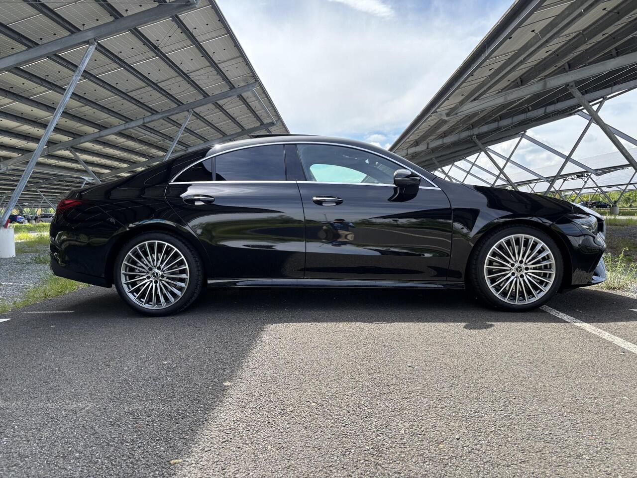 Mercedes-Benz CLA-KLASSE 180 Business Solution AMG | Panoramadak | Burmester | Rijassistentiepakket | Trekhaak | 360 camera | Sfeerverlichting | Stoel/stuurverwarming |