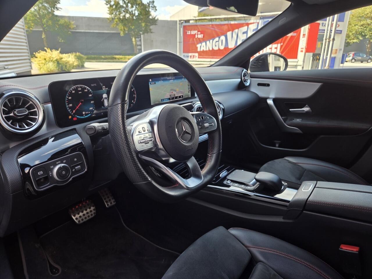 Mercedes-Benz CLA-KLASSE 180 Business S. AMG Line | Stoel verw. | Navi