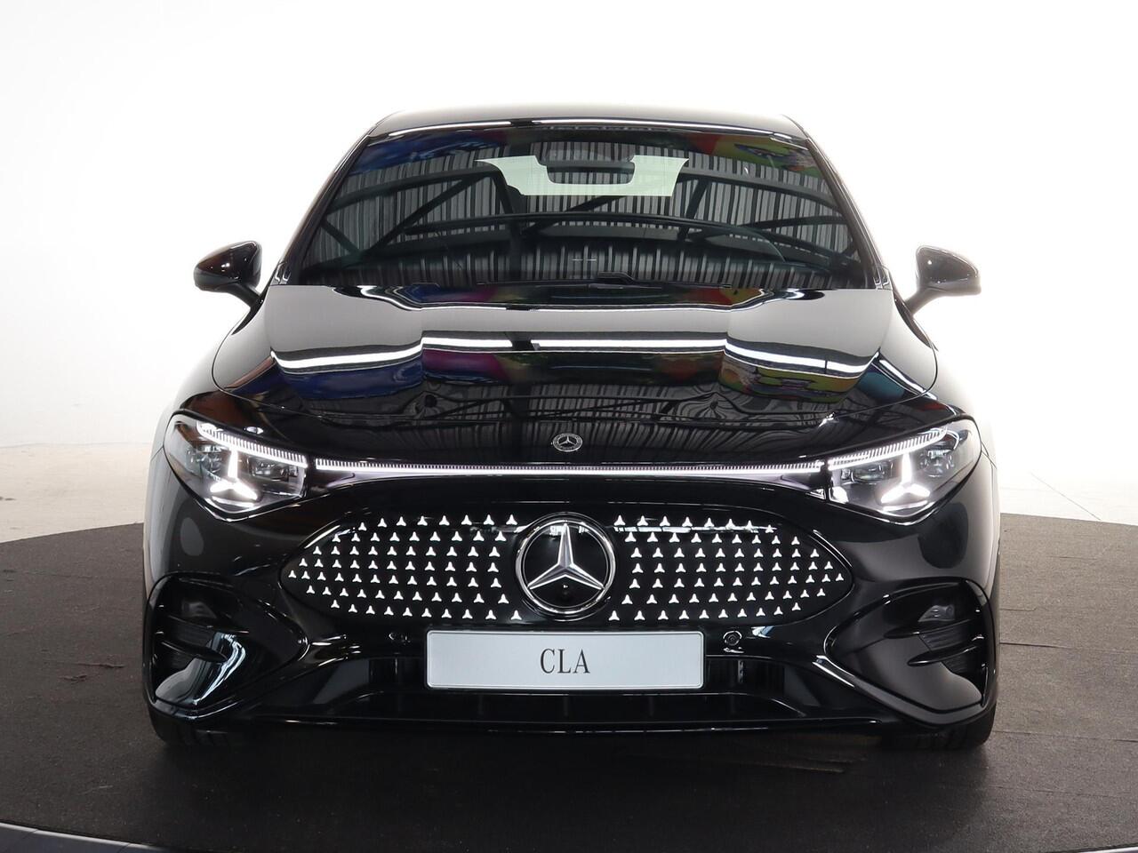 Mercedes-Benz CLA-KLASSE 250+ Launch Edition 85 kWh | AMG | Night | Panoramadak | 19" lichtmetalen velgen | Sfeerverlichting |