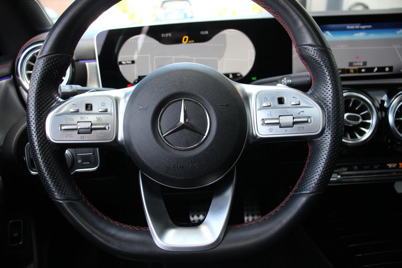 Mercedes-Benz CLA-KLASSE 180 AMG | Night pakket | Pano | Sfeerverlichting | Camera