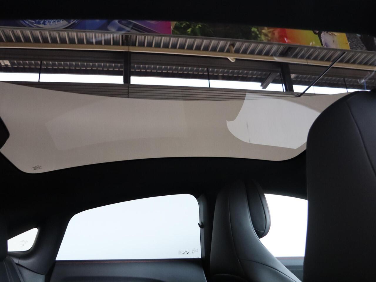 Mercedes-Benz CLA-KLASSE 250+ Launch Edition 85 kWh | Night | Panoramadak | DISTRONIC | Achteruitrijcamera | Dodehoekassistent |