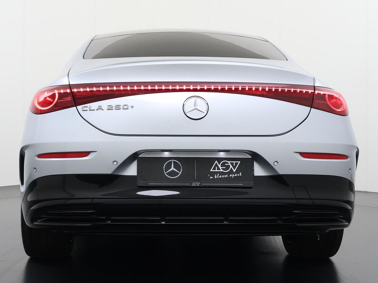 Mercedes-Benz CLA-KLASSE 250+ Launch Edition 85 kWh Accu | Memorystoelen | Warmtepomp | Multibeam Led | Stoelverwarming Voorin | Distronic Cruise Control | Achteruitrijcamera | Nightpakket | Dodehoekassistent