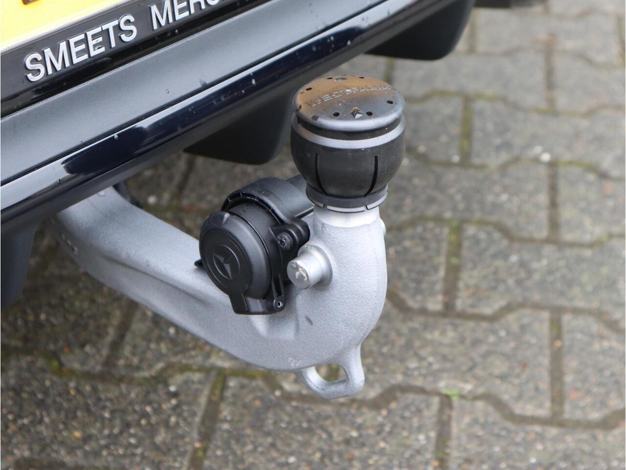 Mercedes-Benz CLA-KLASSE Shooting Brake 180 Business Solution AMG | Panoramadak | Dodehoekassistent | Memory Seats | HUD | Burmester | LED | 360 camera | Automaat