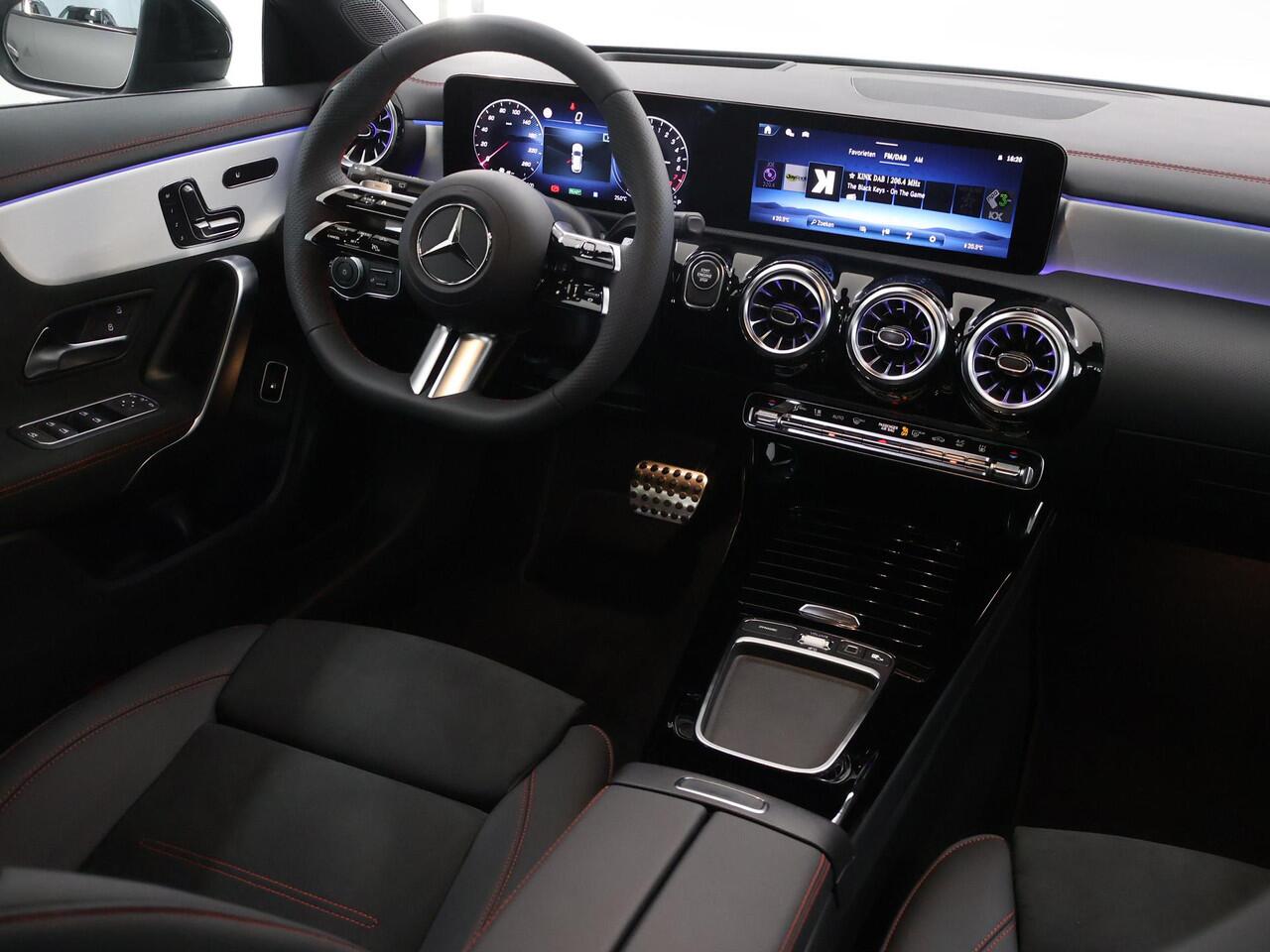 Mercedes-Benz CLA-KLASSE 250e Shooting Brake Business Solution AMG | Panoramaschuifdak | Nightpakket | 19 inch AMG-velgen| Verwarmde stoelen | Sfeerverlichting | LED koplampen |