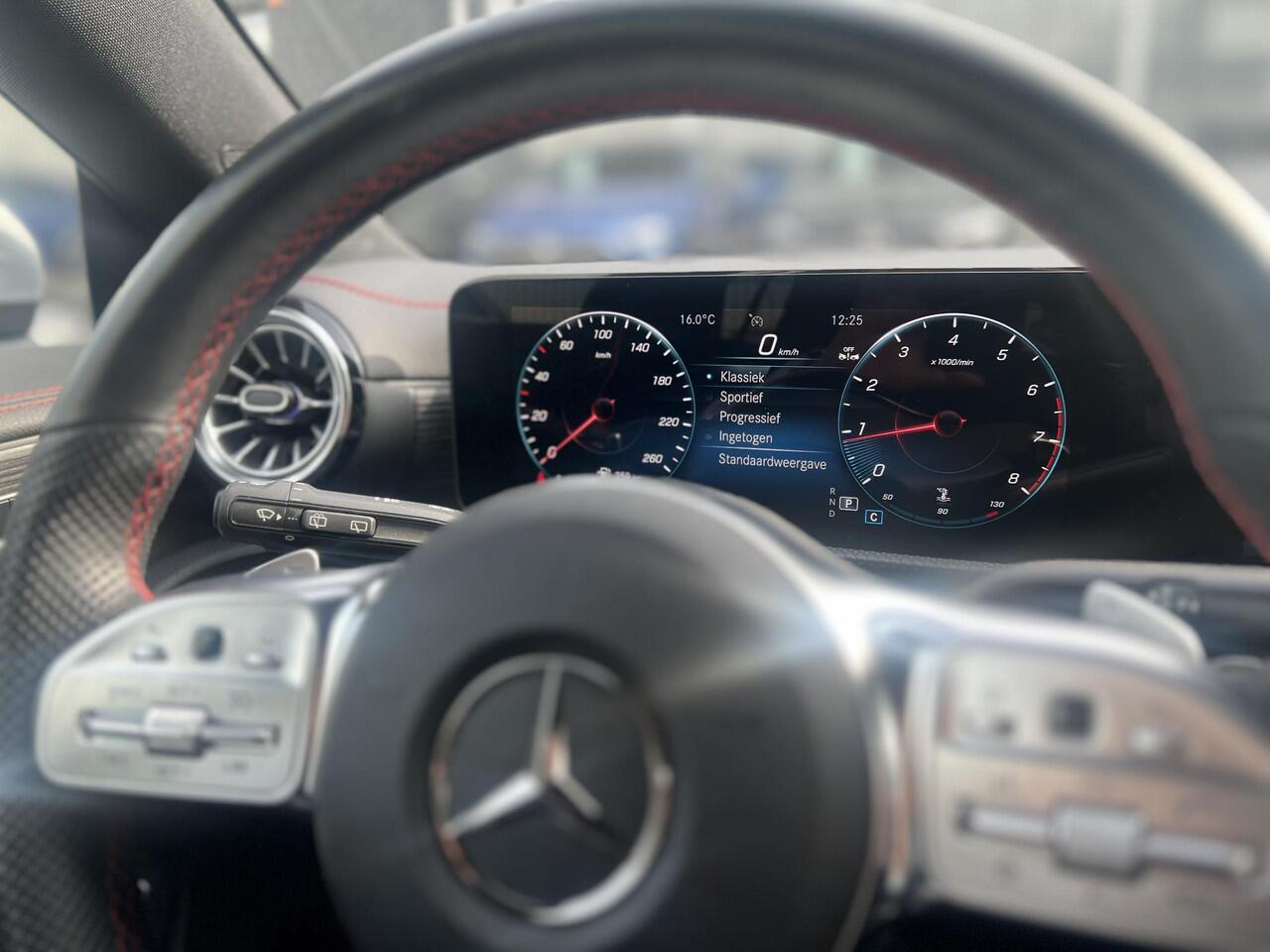 Mercedes-Benz CLA-KLASSE Shooting Brake 180 AMG Line | Achteruitrijcamera | Stoelverwarming |