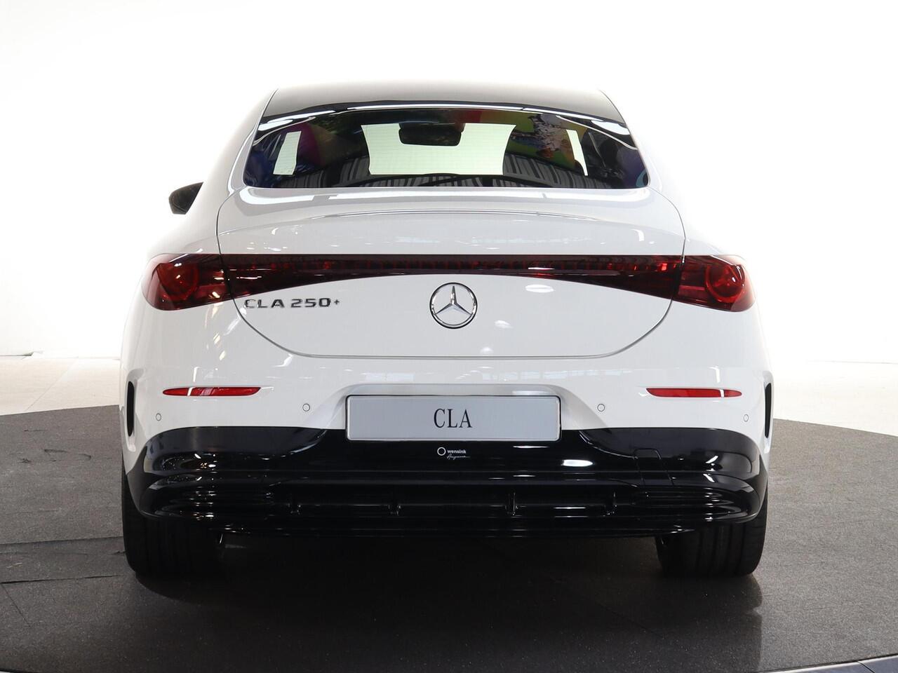 Mercedes-Benz CLA-KLASSE 250+ Launch Edition 85 kWh | Night | Panoramadak | DISTRONIC | Achteruitrijcamera | Dodehoekassistent |