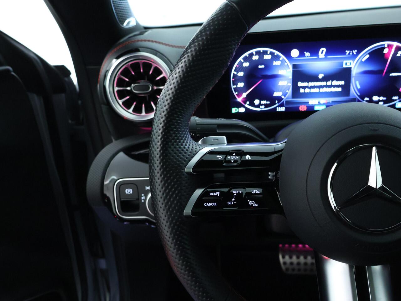 Mercedes-Benz CLA-KLASSE 250e Plug-In Hybride AMG | Panoramadak | Burmester® | Stuur en Stoelverwarming | Keyless Go | Dode Hoek Ass | Sfeerverlichting | Inclusief 24 maanden Mercedes-Benz Certified garantie voor Europa.