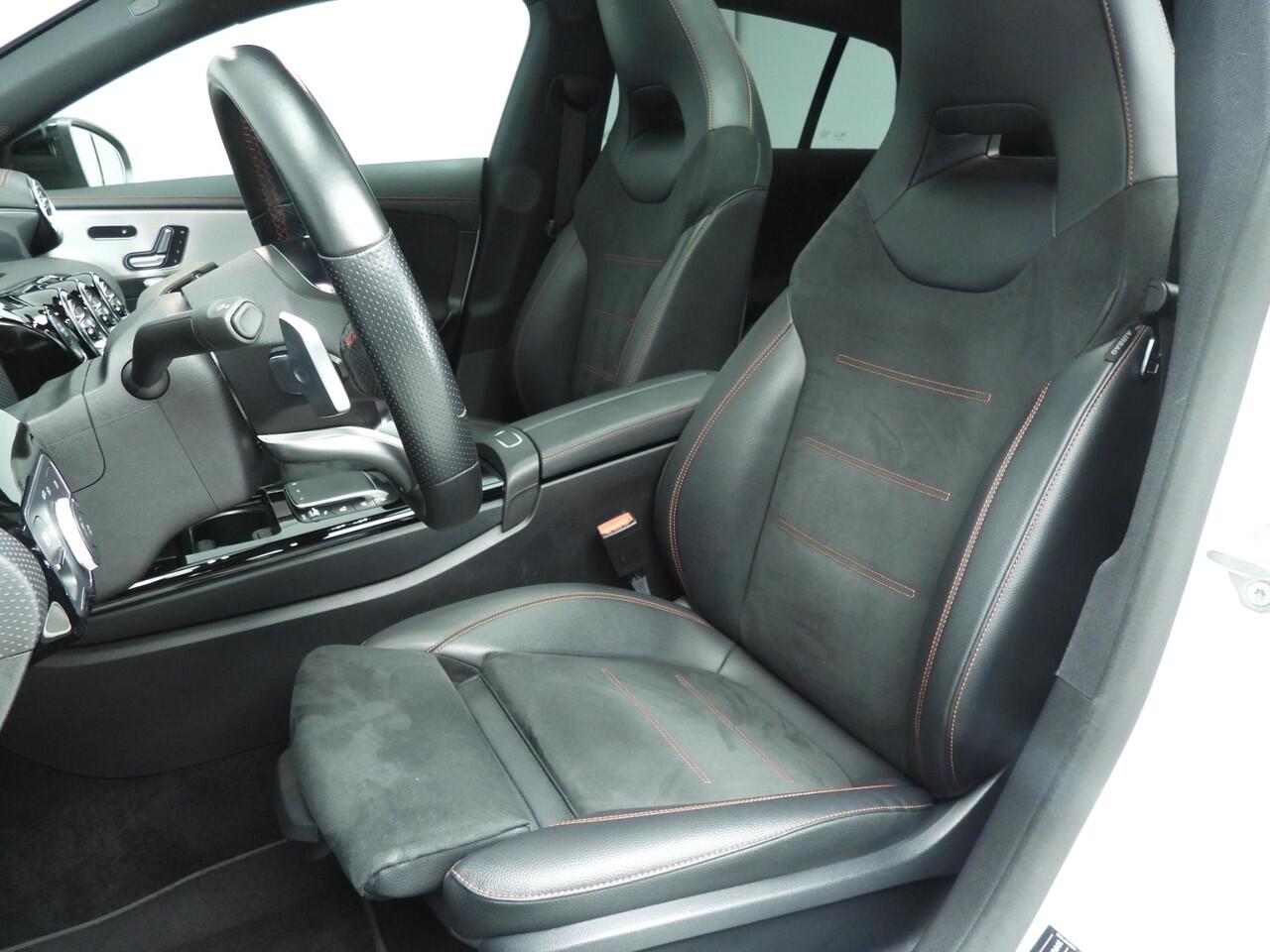 Mercedes-Benz CLA-KLASSE Shooting Brake 200 Business Solution AMG | Pano | 19" | Camera | Panamericana-grille