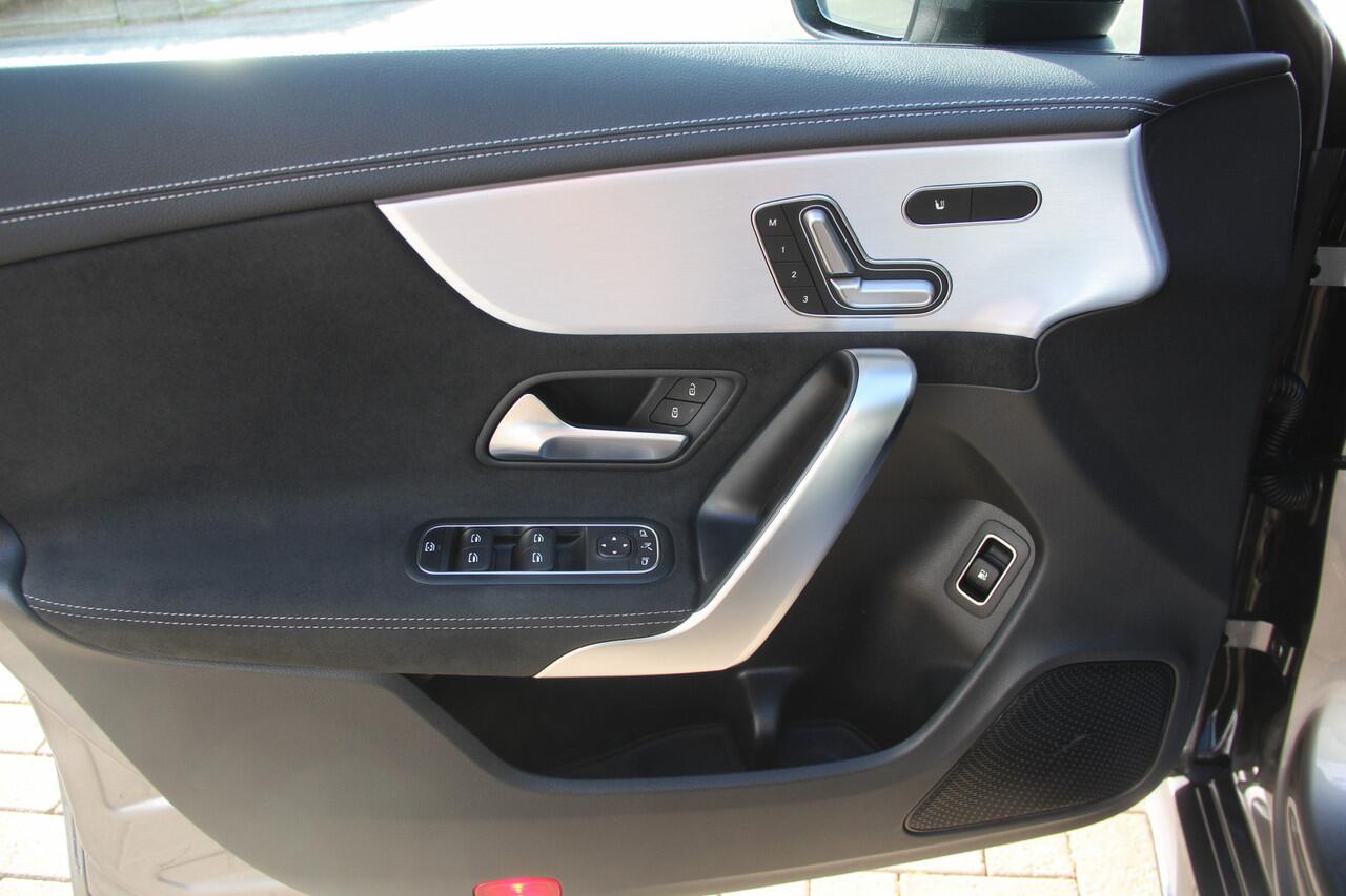 Mercedes-Benz CLA-KLASSE Shooting Brake 250e AMG Line Edition | Panoramadak | Distronic+ | Memory | Widescreen | 360 Camera | CarPlay | Keyless Go | Sfeerverlichting | Matrix LED | Stoelverw | Navi | Spooassistent | .....