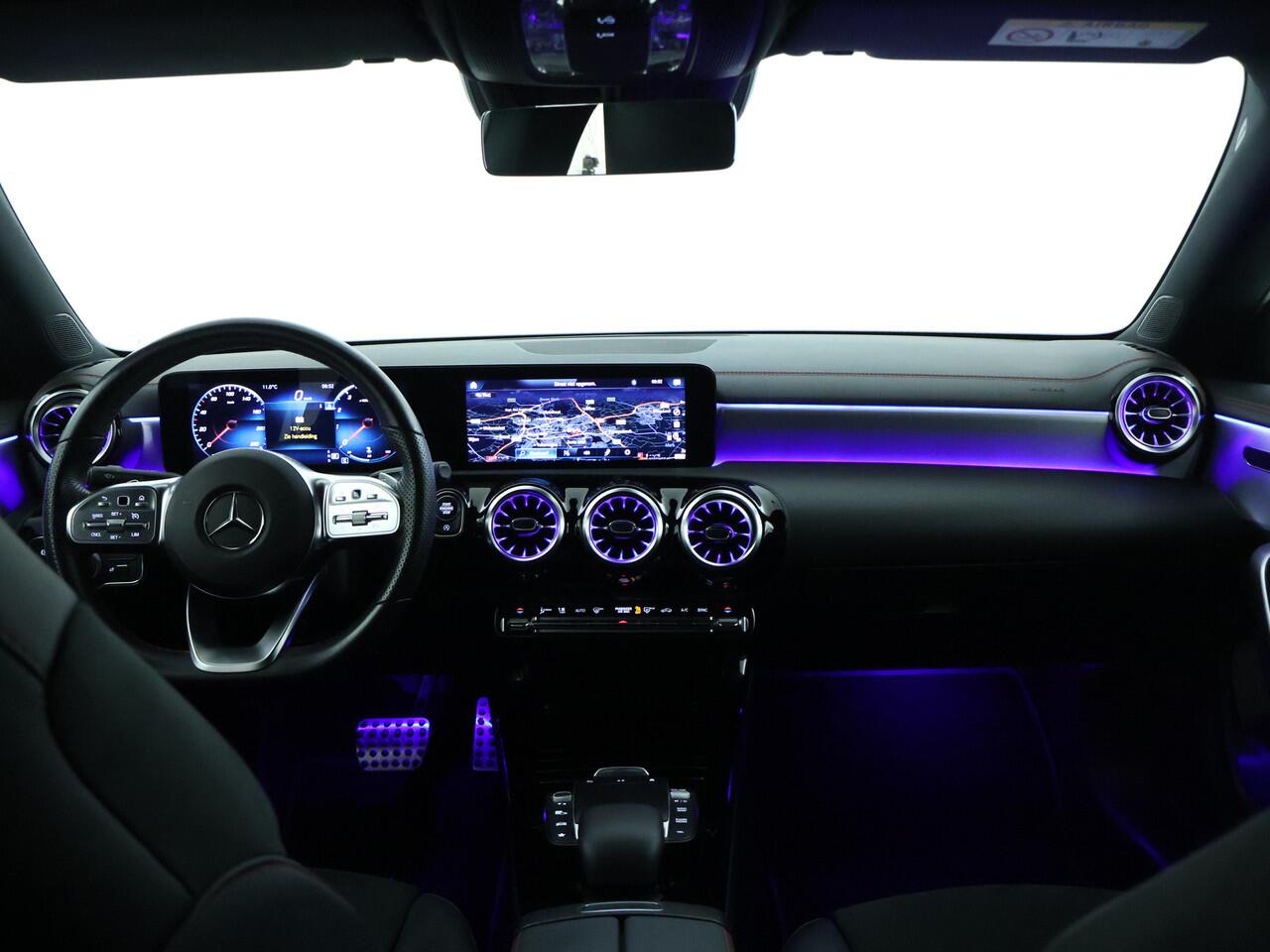 Mercedes-Benz CLA-KLASSE 200 AMG line | Night Pakket | Sfeerverlichting | Parkeerpakket+achtercamera | LED koplampen | Inclusief 24 maanden MB Certified garantie voor Europa.