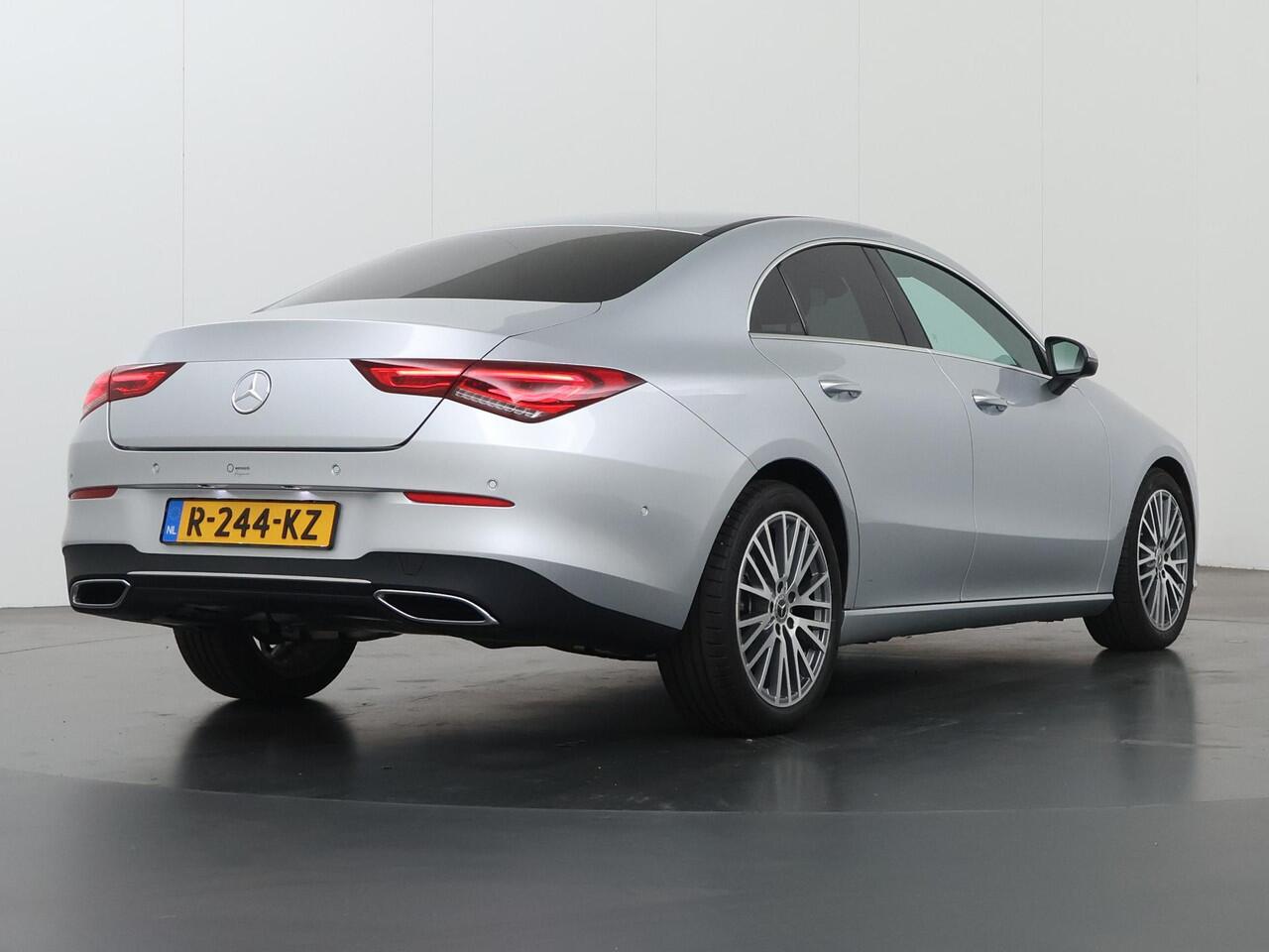 Mercedes-Benz CLA-KLASSE 180 Luxury Line | Distronic/ Adaptieve cruise control | Apple Carplay | Keyless Go | Widescreen |