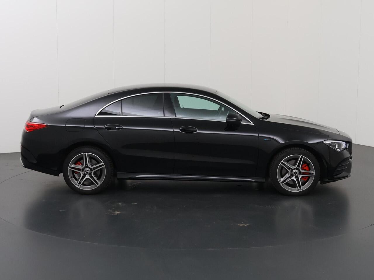 Mercedes-Benz CLA-KLASSE 250 e Business Solution AMG Limited | AMG | Apple carplay | Stoelverwarming |