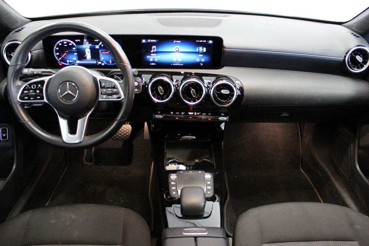 Mercedes-Benz CLA-KLASSE Shooting Brake 180 d Business Solution | DAB | PDC-V/A | TREKHAAK | NAVI | E-KLEP | CLIMA | CRUISE | 16'LMV | CAMERA |