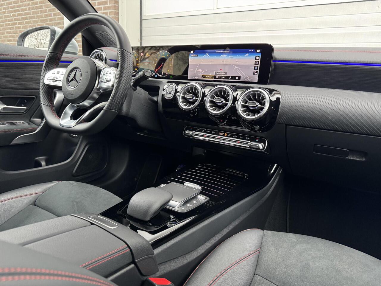 Mercedes-Benz CLA-KLASSE Shooting Brake 180 AMG Line | Achteruitrijcamera | Stoelverwarming |