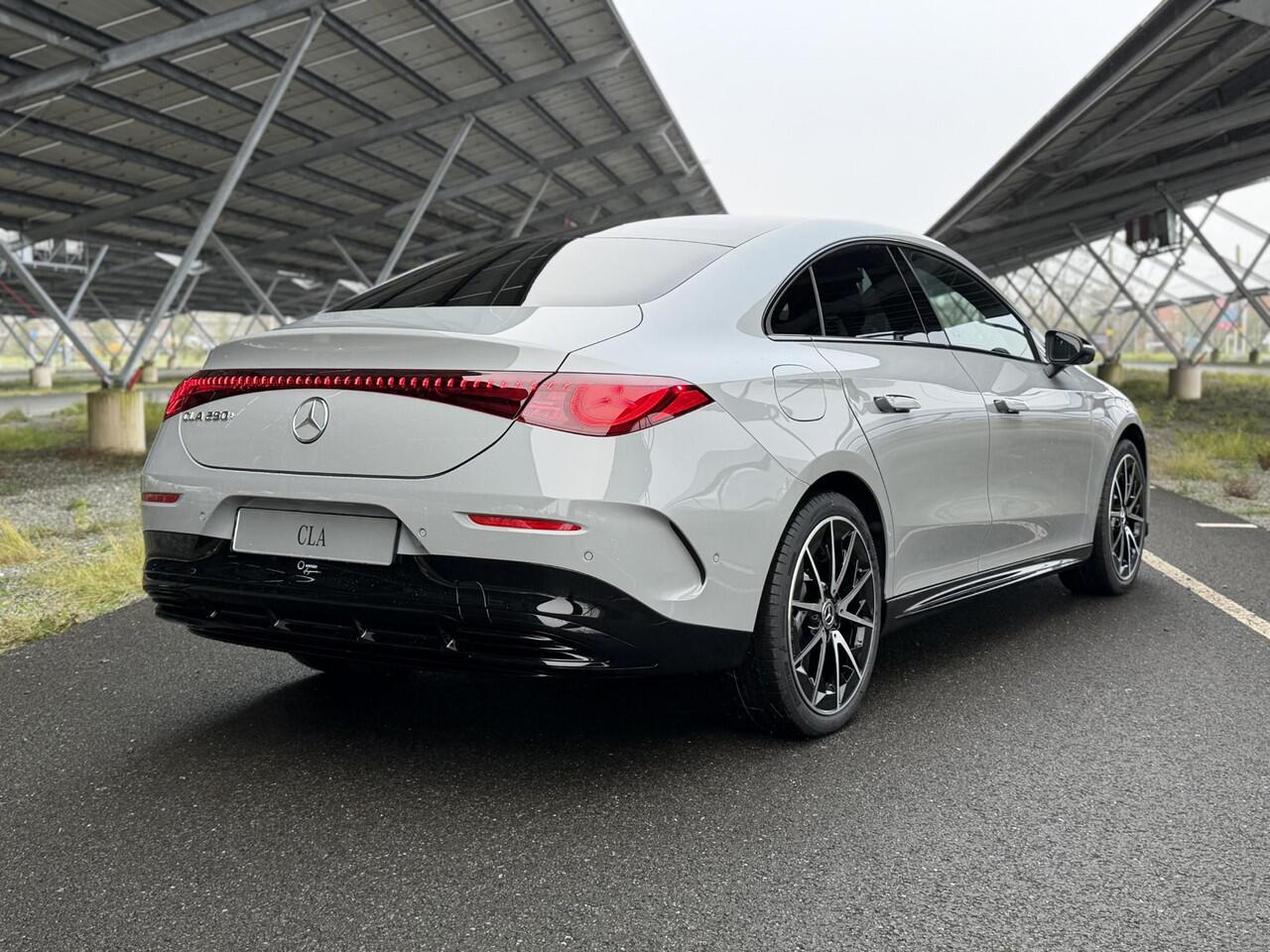 Mercedes-Benz CLA-KLASSE 250+ Launch Edition 85 kWh | Night | Panoramadak | DISTRONIC | Achteruitrijcamera | Dodehoekassistent |