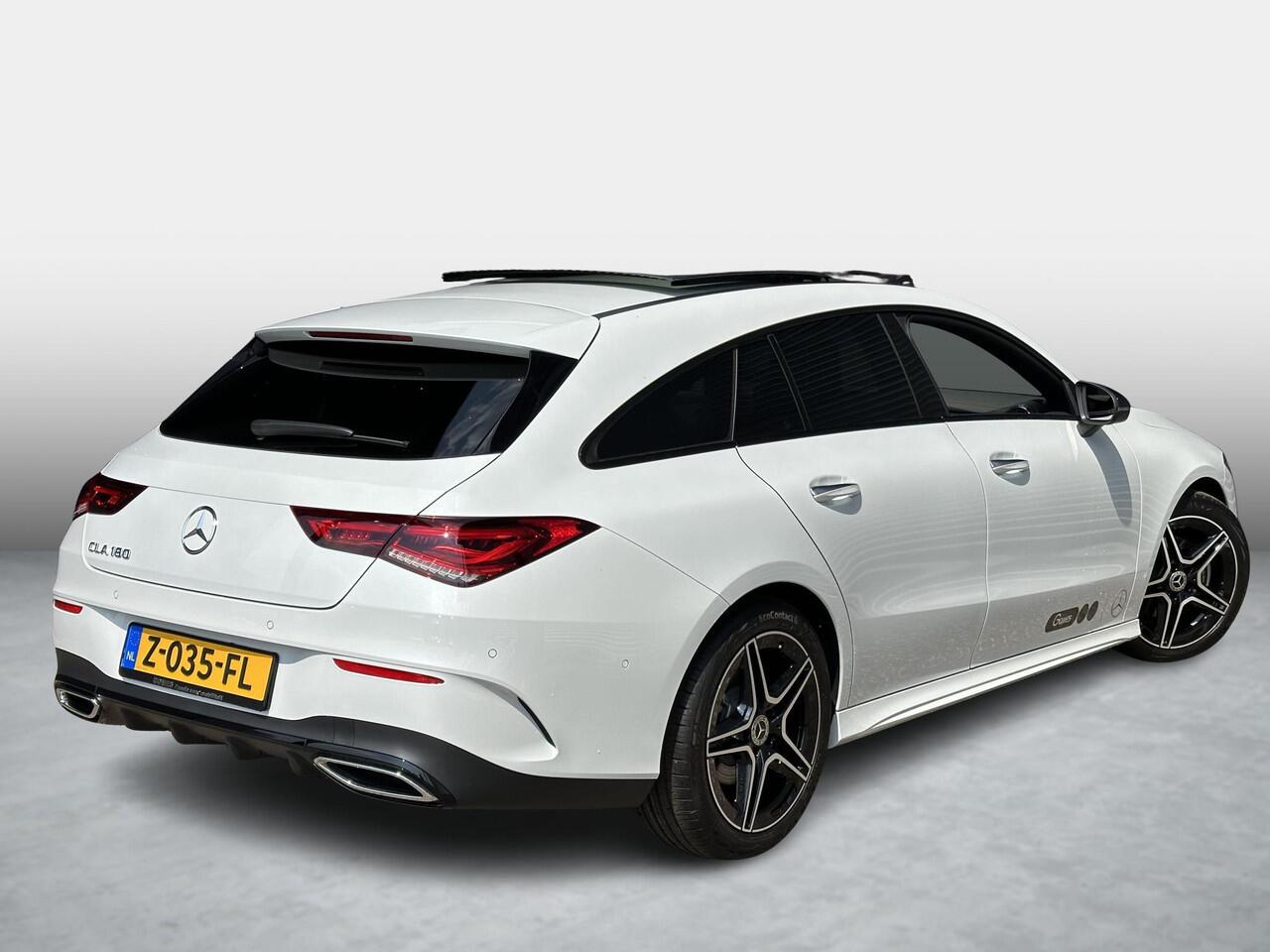 Mercedes-Benz CLA-KLASSE Shooting Brake 180 AMG Line | Nightpakket | Panoramadak | Achteruitrijcamera | Stoelverwarming | Dodehoekassistent | Sfeerverlichting