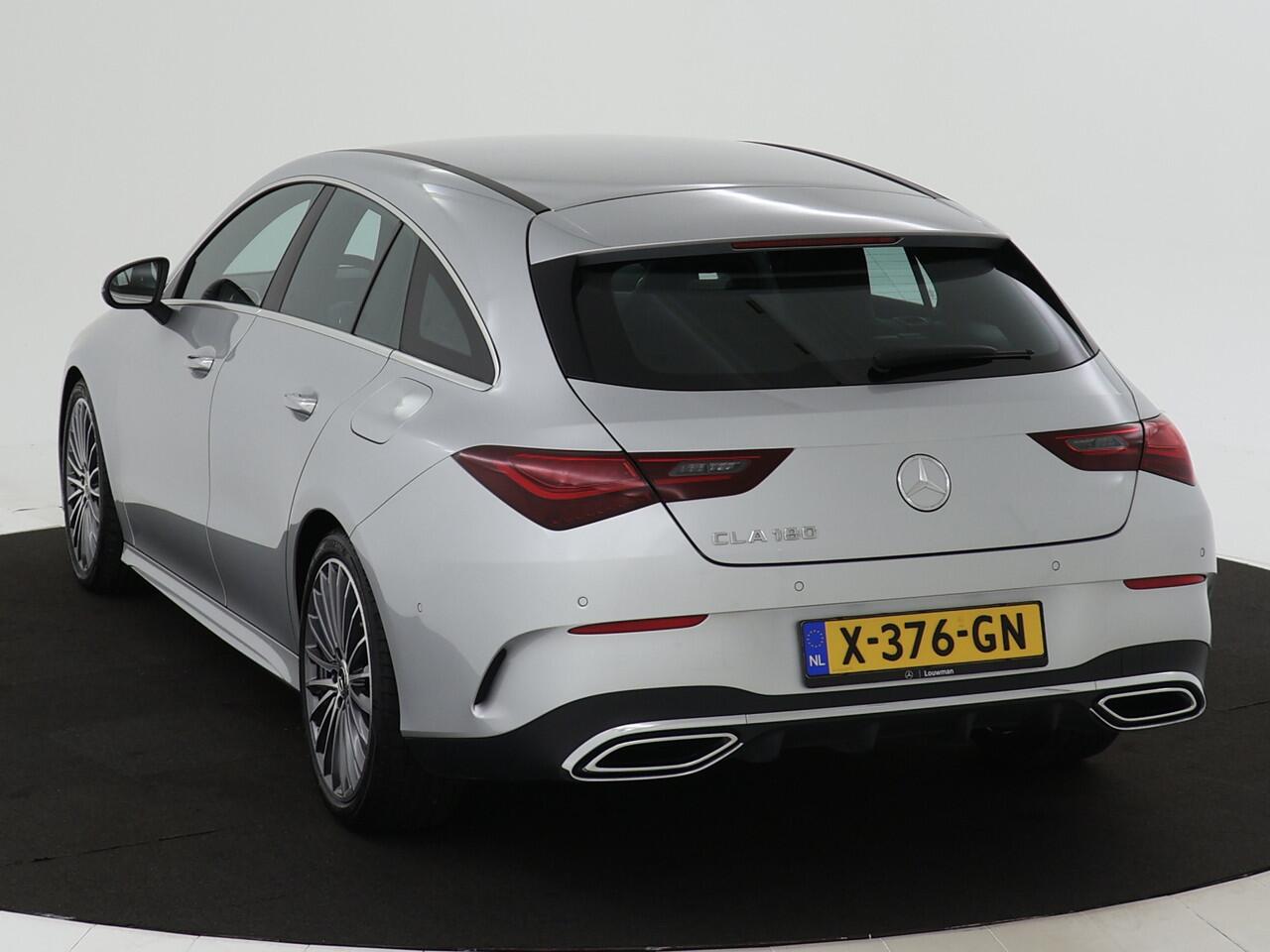 Mercedes-Benz CLA-KLASSE Shooting Brake 180 AMG Sportpakket | Keyless Go | Sfeerverlichting | Car Play | Stoelverwarming | Parkeerpakket met Camera | Inclusief 24 maanden Mercedes-Benz Certified garantie voor Europa.