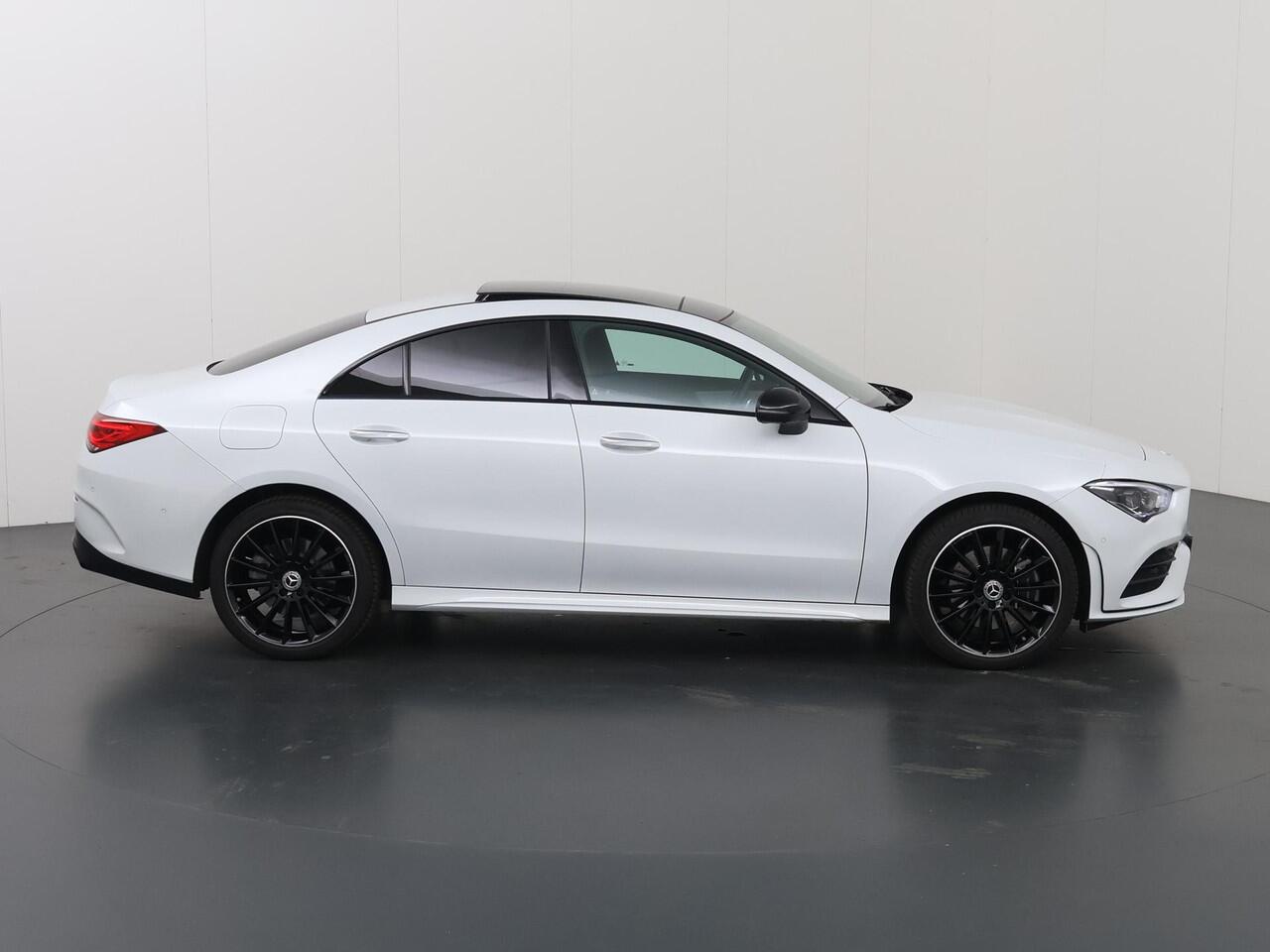 Mercedes-Benz CLA-KLASSE 250 e AMG Line | Night | Panoramadak | Headup | Multibeam | 360 graden camera |