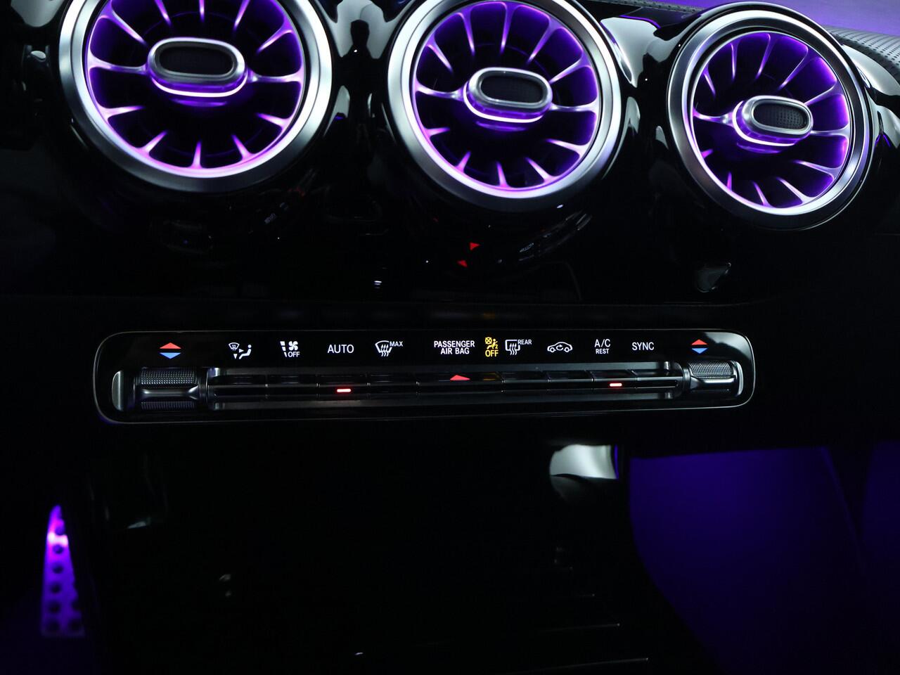 Mercedes-Benz CLA-KLASSE Shooting Brake 180 AMG | AMG Line | 19 Inch AMG LM velgen | Achteruitrijcamera | Inclusief 24 maanden MB Certified garantie voor Europa.