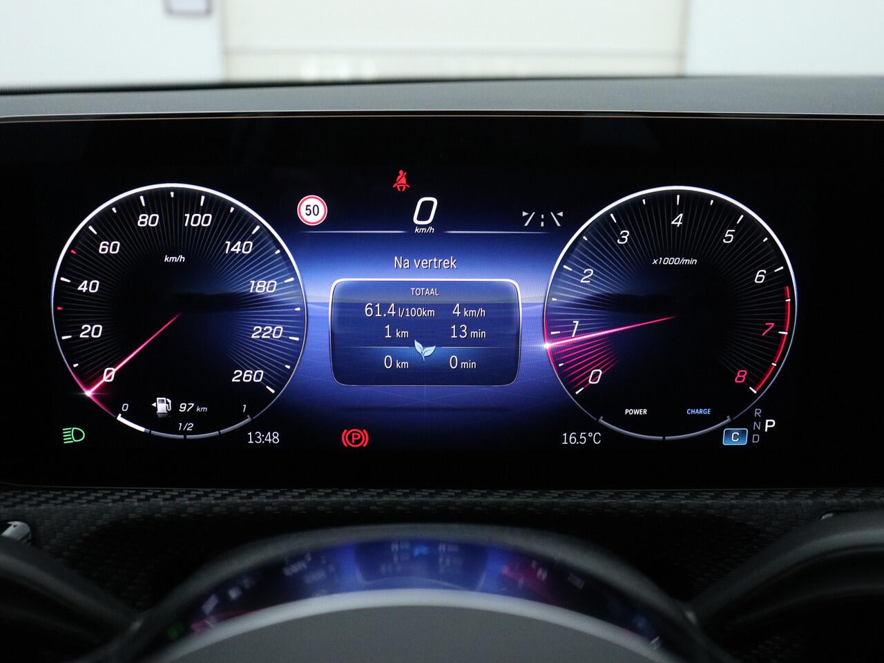 Mercedes-Benz CLA-KLASSE 180 Star Edition LIMITED | Dodehoekassistent | KEYLESS GO | Parkeerpakket met achteruitrijcamera | USB pakket plus | Spiegelpakket | Verwarmde stoelen vooraan |