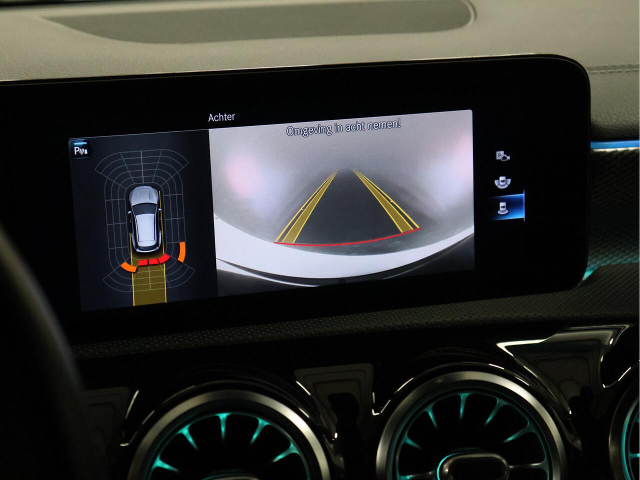 Mercedes-Benz CLA-KLASSE Shooting Brake 180 Luxury Line *WEEKAANBIEDING*[CAMERA, SFEERVERLICHTING, LEDER, STOELVERWARMING, ELEKTRISCHE ACHTERKLEP, NIEUWSTAAT]