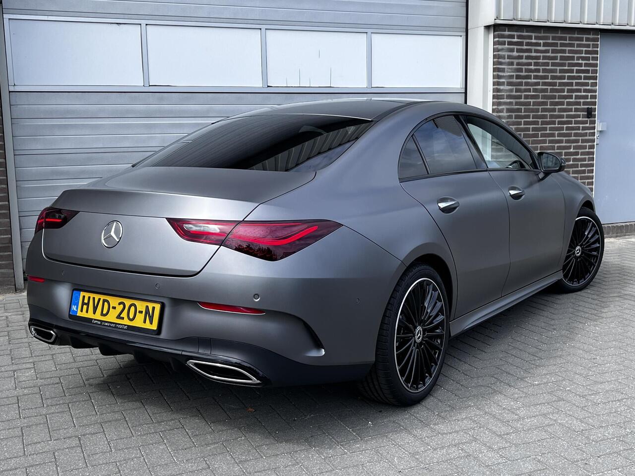 Mercedes-Benz CLA-KLASSE 180 Star Edition AMG | Matgrijs | Panoramadak | Night Pakket | Burmester Surround Sound | Dodehoekassistent | Apple CarPlay | Android Auto | Sfeerverlichting | Stoelverwarming | Achteruitrijcamera | Elektrisch Inklapbare Buitenspiegels