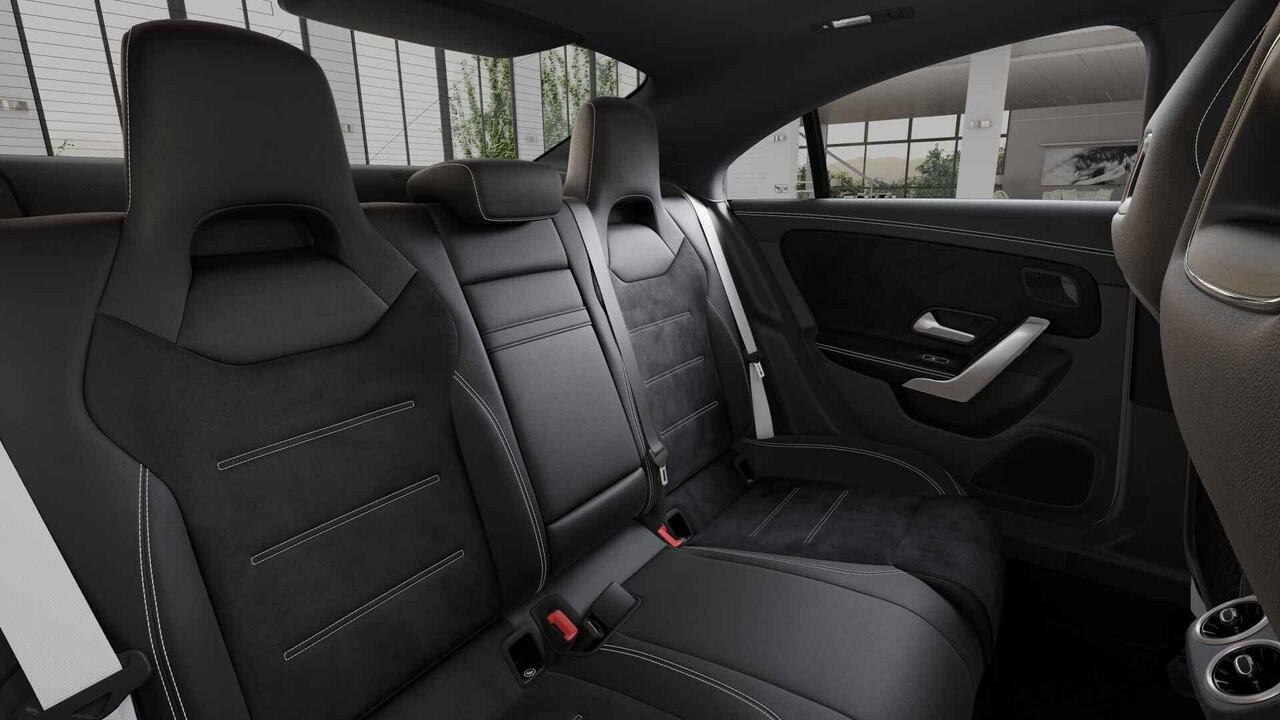 Mercedes-Benz CLA-KLASSE 180 Business Solution AMG | Panoramaschuifdak | AMG-line plus | Head-Up | Dodehoekassistent | Nightpakket |