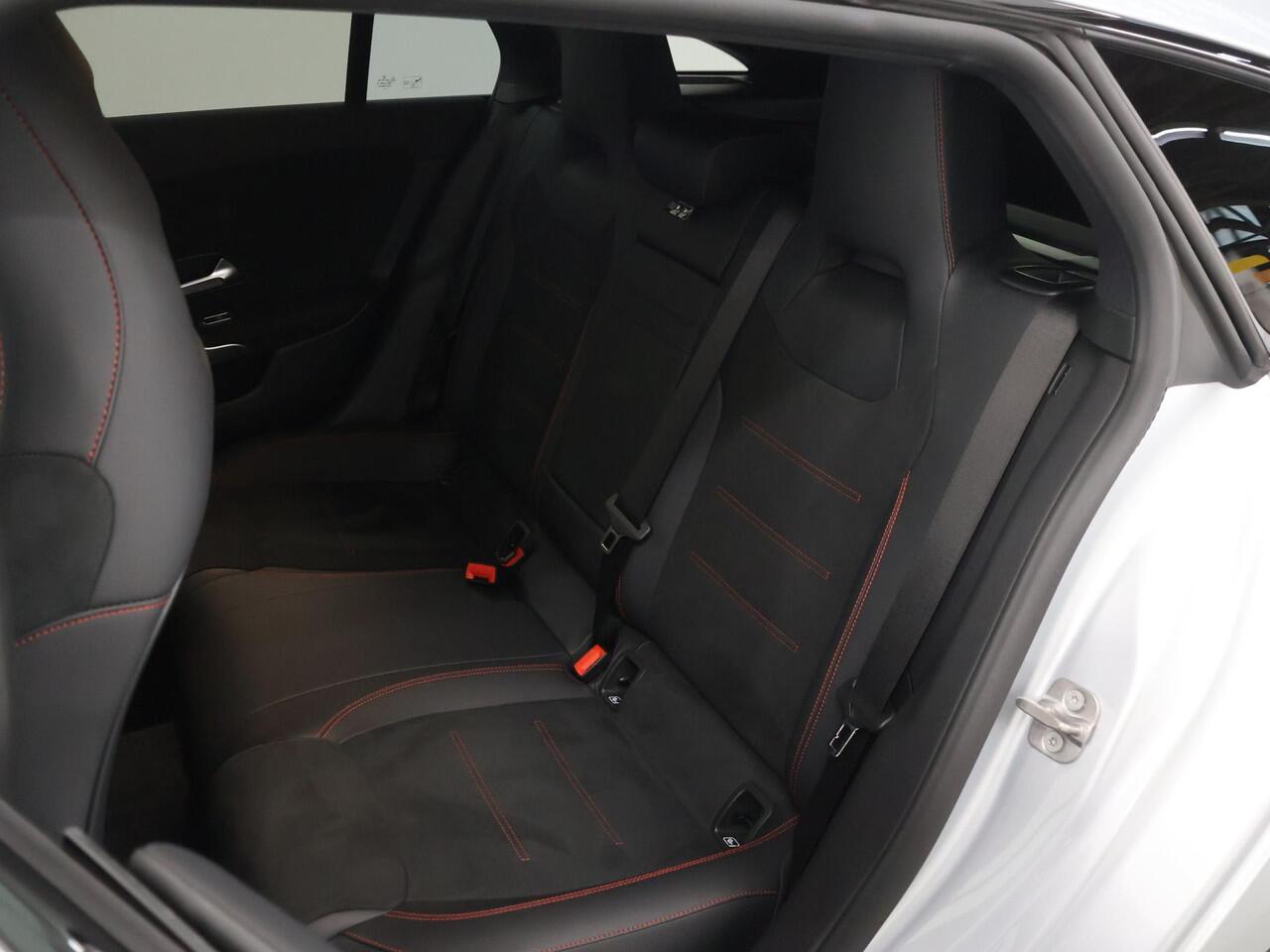 Mercedes-Benz CLA-KLASSE Shooting Brake 180 Star Edition AMG Line LIMITED | Panoramaschuifdak | Night | Achteruitrijcamera