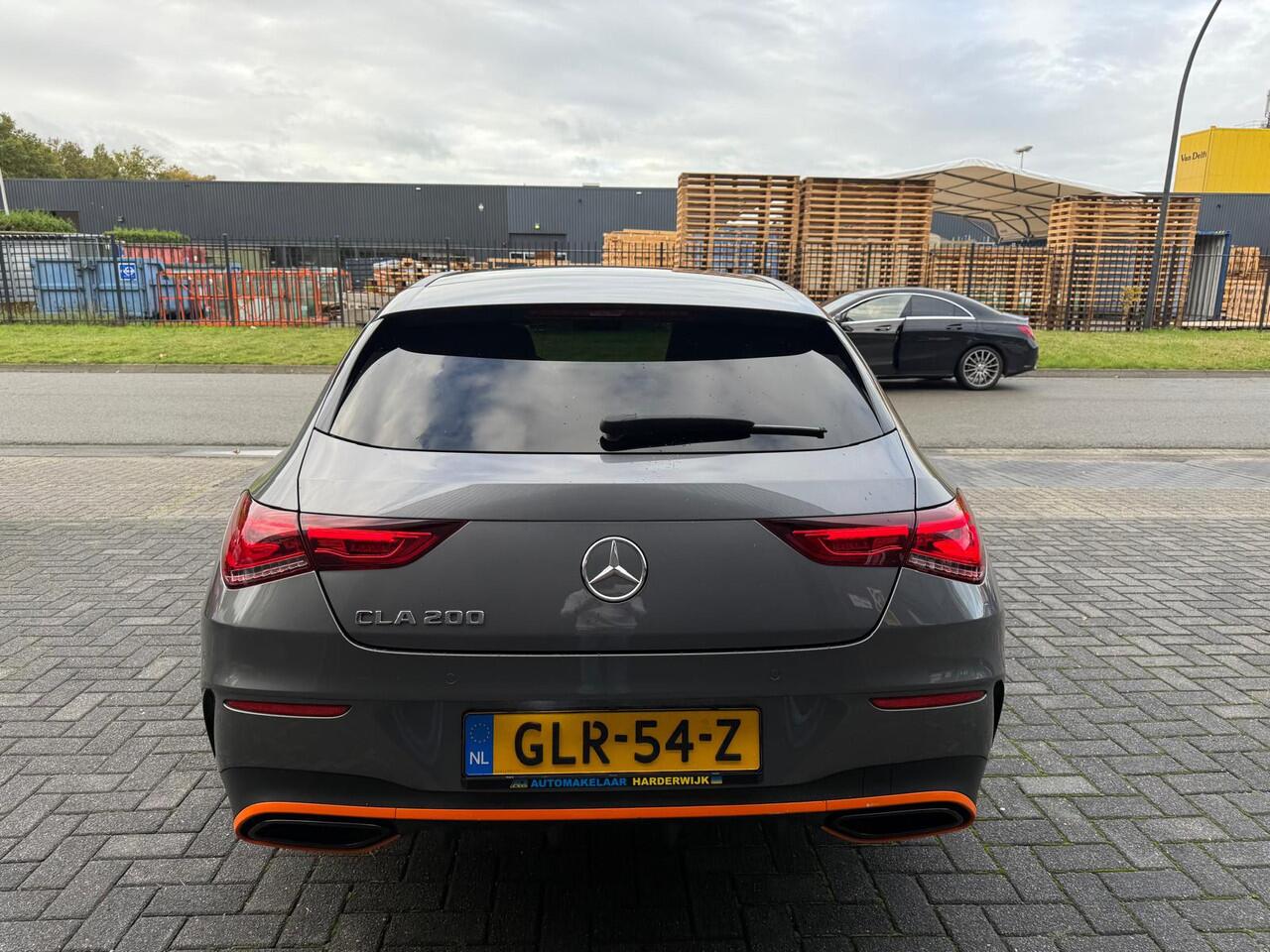 Mercedes-Benz CLA-KLASSE Shooting Brake 200 Premium Plus | 1E EIGENAAR | 12MND GARANTIE | ORANGE EDITION | PANO | CARPLAY | SFEERVERLICHTING | DASHCAM | AUTOMAAT | LED | AFSTANDSPILOT PLUS |