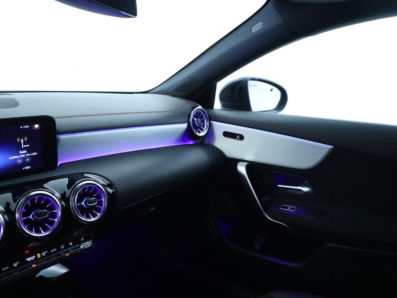 Mercedes-Benz CLA-KLASSE Shooting Brake 250 e Business Solution AMG Nightpakket | Panoramadak | Sfeerverlichting | Keyless Go | Parkeerpakket met Camera | LED | Inclusief 24 maanden Mercedes-Benz Certified garantie voor Europa.