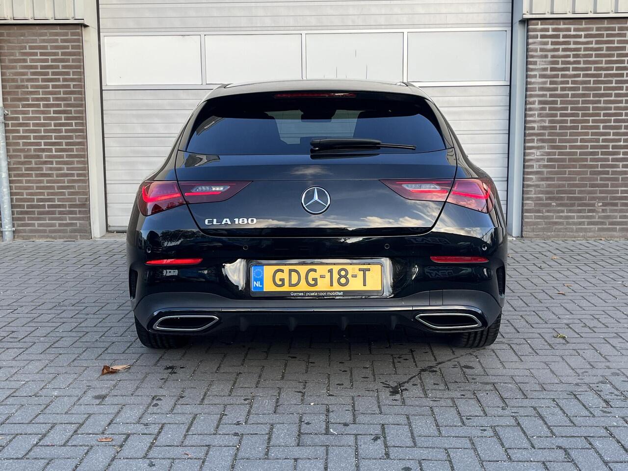 Mercedes-Benz CLA-KLASSE Shooting Brake 180 Star Edition AMG | Night Pakket | Panoramadak | MULTIBEAM LED Koplampen | Dodehoekassistent | Apple CarPlay | Android Auto | Stoelverwarming | Sfeerverlichting | Elektrische Achterklep | Achteruitrijcamera
