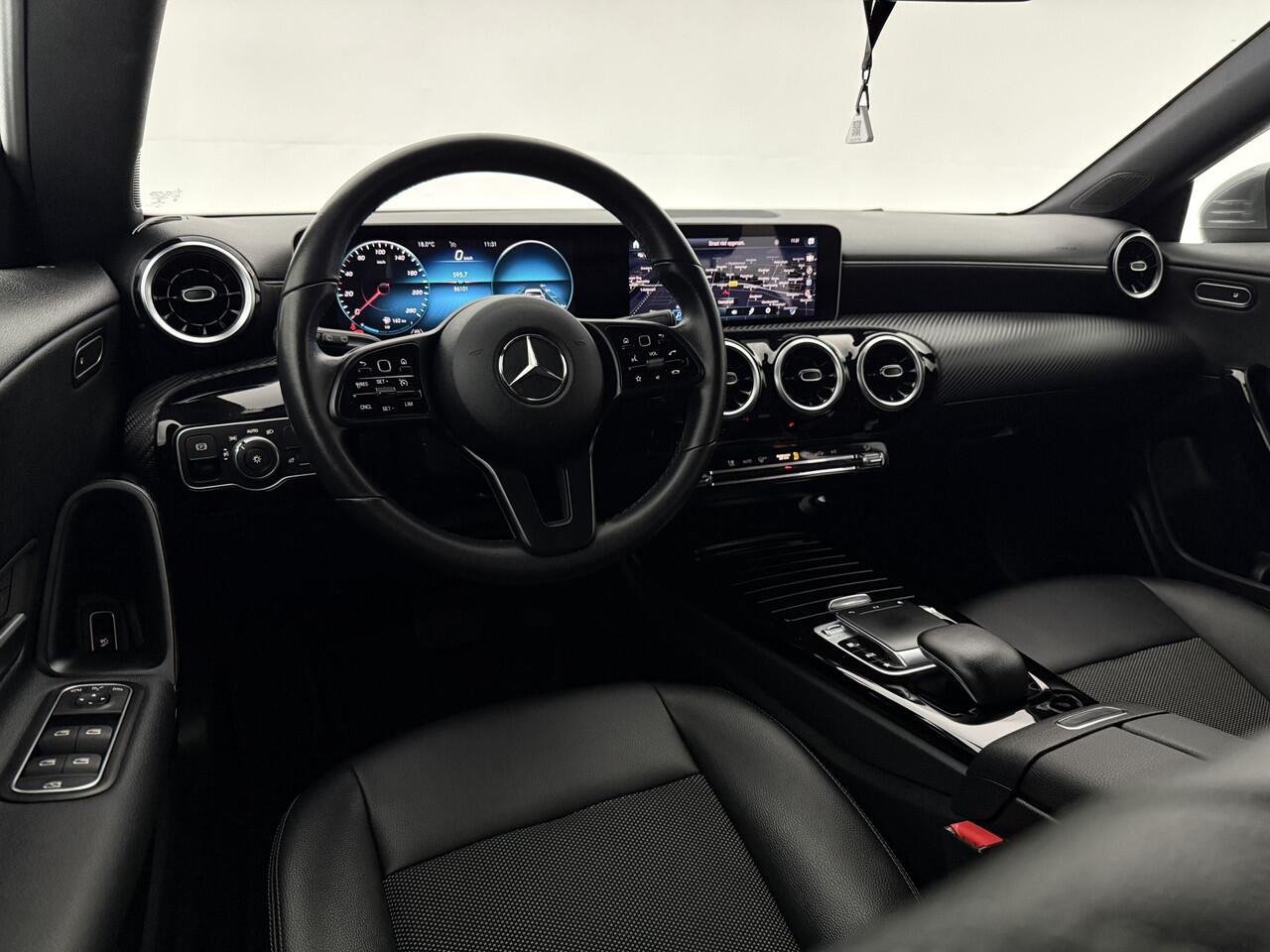 Mercedes-Benz CLA-KLASSE 180 Advantage | Camera | Virtual | Carplay | LED | Stoelverw. | Parkeersens. | NAP