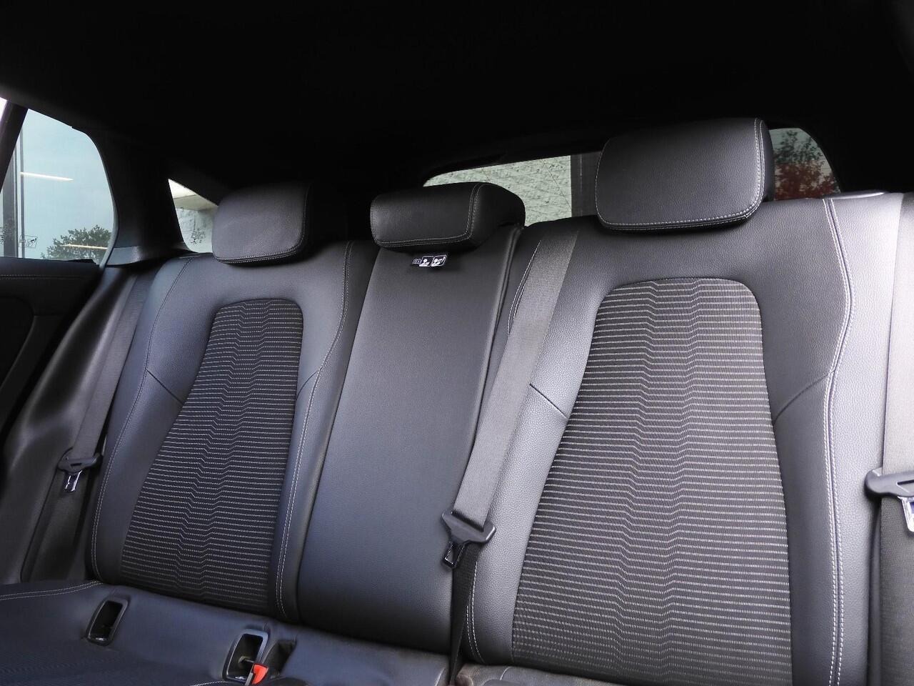 Mercedes-Benz CLA-KLASSE 180/ WIDESCREEN/ PANAMERICANA GRILLE/ ELEKT. KLEP/ 18INCH VELGEN