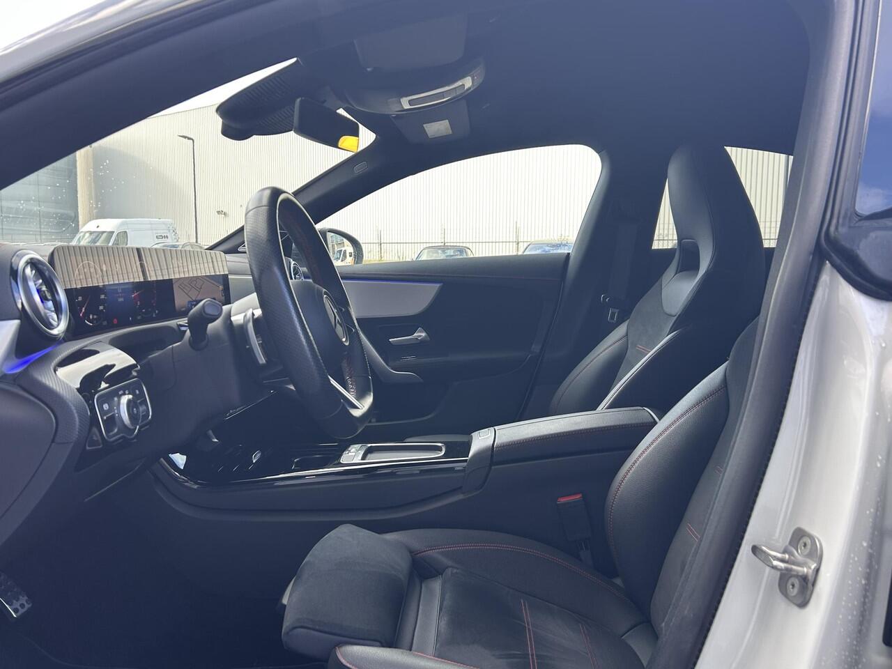 Mercedes-Benz CLA-KLASSE 180 AMG Line | Night Pakket | Burmester Surround Sound | Dodehoekassistent | MULTIBEAM LED Koplampen | Sfeerverlichting | Stoelverwarming | Achteruitrijcamera | Elektrisch Inklapbare Buitenspiegels