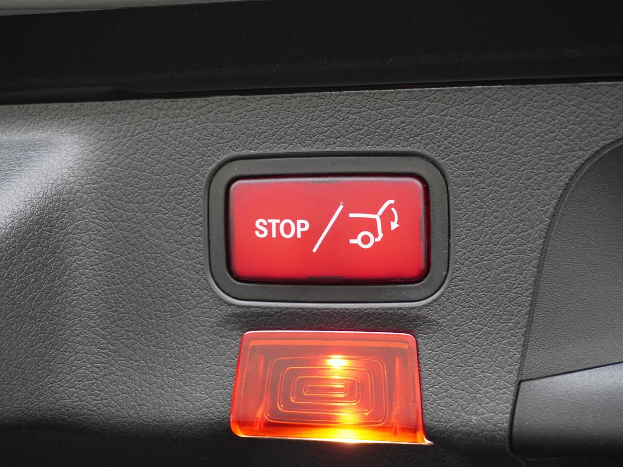 Mercedes-Benz CLA-KLASSE Shooting Brake 200 AMG // Panoramadak // Sfeerverlichting // Privacy Glas // 19" Velgen // Carplay // Augmented Reality