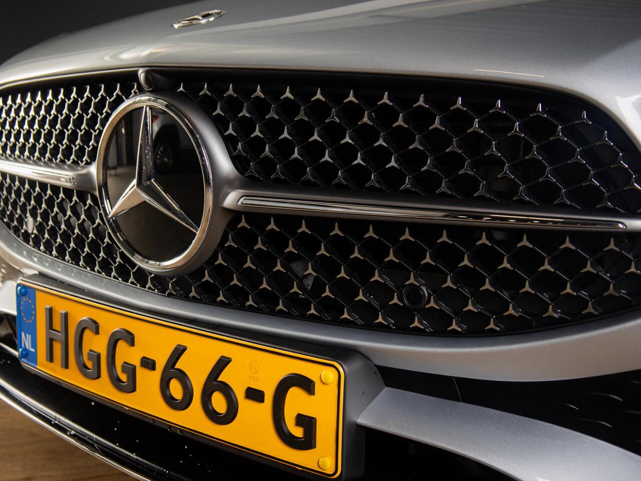 Mercedes-Benz CLA-KLASSE Coupé 180 Star Edition AMG Line Panorama dak